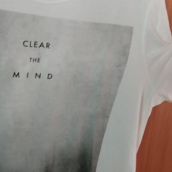 H&M Graphic Tee - Picture 4 of 4